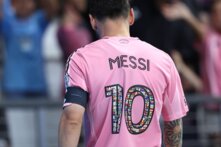 موجز المساء: ميسي يكشف حسرته بعد اخفاق كأس العالم، اليويفا يطالب بتدوير رئاسة الفيفا، ريال مدريد تغلق الميركاتو الصيفي، زوجة كريستيانو تمهد الطريق لابنائها لتمثيل النصر، زيدان يعلن اعضاء الجهاز الفني لمنتخب الديوك