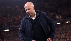 رسمياً.. ليفربول يقيل الهولندي سلوت من منصبه