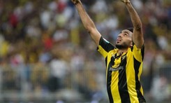 محمود كهربا يعتدي على مشجع