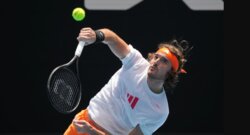 تسيتسيباس يتجاوز عقبة موتشيزوكي ويعبر إلى ثاني أدوار أستراليا المفتوحة