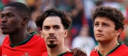 روبرتو مارتينيز يراقب نهائي الأبطال بتركيز كبير