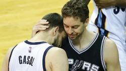لقطة حزينة بين مارك وبو غازول في NBA