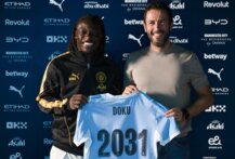 دوكو يجدد عقده مع مانشستر سيتي حتى 2031