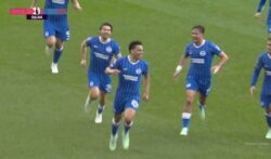 دييغو غوميز يبهر الجماهير بهدف مذهل امام كريستال بالاس