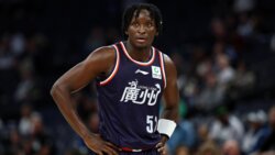 اولاديبو يطلب فرصة جديدة للعودة إلى الـNBA