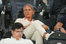 والدة مانشيني: هذا أفضل لأنه سيكون أقرب إلينا