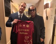 رونالدينيو سيعود للملاعب من جديد