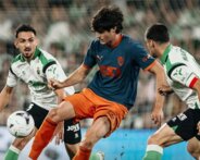 الدوري الاسباني: تعادل إيجابي يحسم مواجهة فالنسيا وراسينغ سانتاندر