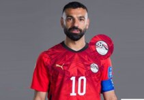 الاتحاد المصري يحسم الجدل حول قمصان “الفراعنة” ويؤكد الالتزام بلوائح فيفا