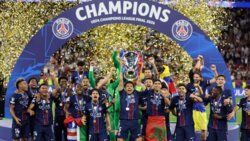 أيار: سان جيرمان بطل دوري الأبطال للمرة الثانية توالياً، ارسنال يخطف لقب البريمييرليغ من السيتي، رونالدو يحقق أولى ألقابه في السعودية، رحيل غوارديولا عن السيتي ومورينيو نحو ريال مدريد