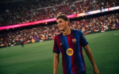 ديكو يحسم موقف برشلونة من ضم مهاجم جديد