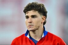 الفاريز غاضب من اتلتيكو مدريد ويتمسك بحلم الانتقال إلى برشلونة