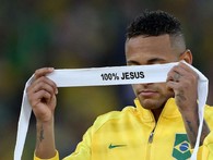 نيمار قد يواجه المتاعب بسبب عبارة 100% Jesus 