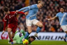 جدل تحكيمي في مباراة ليفربول ومانشستر سيتي