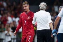 رونالدو يغادر معسكر المنتخب البرتغالي ويَعِد بكشف الحقائق