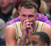 دونتشيتش يرفض تبديل القميص أمام الكاميرات بعد مباراة دالاس