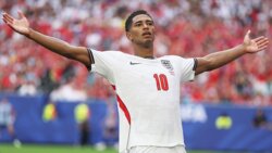بيلينغهام يحصد جائزة أفضل لاعب في انكلترا للموسم الثاني تواليا