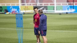 برشلونة يحسم مستقبل كورتيس ويمنحه الثقة