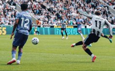 البريمييرليغ: نيوكاسل يعود من بعيد ليفرض التعادل القاتل على بورنموث