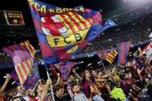 برشلونة يستهدف رقما قياسيا في مبيعات قمصانه خلال الكلاسيكو