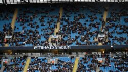 مانشستر سيتي يبرر المقاعد الشاغرة في ملعب الاتحاد