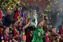 نيسان 2025: لقب الدوري لـ"بي اس جي: في فرنسا ولليفربول في انكلترا، برشلونة يحرز كأس الملك، ريال مدريد خارج دوري الأبطال وانشيلوتي عند عتبة الرحيل