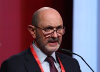 لوزان يتمسك بنهائي 2030