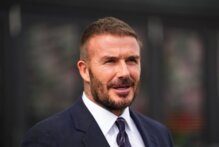 بيكهام يوجه رسالة مؤثرة لزملائه السابقين في اليونايتد