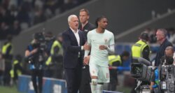 ديشان يطالب اوليسيه بدور قيادي في تحضيرات فرنسا للمونديال