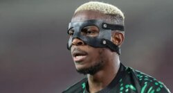ايفرا يطالب مانشستر يونايتد بضم فيكتور اوسيمين