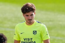جماهير اتلتيكو مدريد تهاجم لاعبها الفاريز
