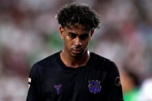 لامين يامال حزين بسبب قرارات فليك