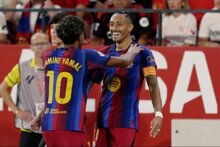 يامال ورافينيا يتصدران أرقام الثنائيات في برشلونة