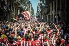 فيزكاي يعيش ليلته التاريخية الأولى مع أتلتيك بلباو وسط احتفالات الأصدقاء