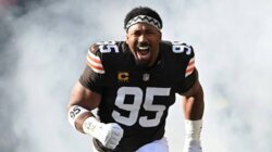 قفزة إعجازية لنجم الـ NFL مايلز غاريت تتحدى الجاذبية