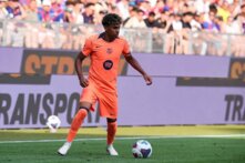 برشلونة مضطر لارتداء قميص الموسم الماضي امام باريس