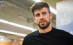 بيكيه يدافع عن برشلونة ويرد على منتقديه بشأن التحكيم