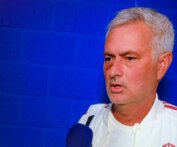 مورينيو يخطف الأنظار بعين سوداء خلال مباراة ريال مدريد
