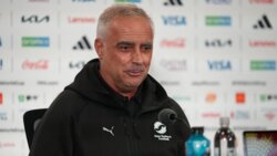 الاتحاد النيوزيلندي يُنهي عقد المدرب دارين بازيلي