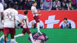 الدوري الالماني: بايرن يرفض هدية دورتموند ويتعثر امام اوغسبورغ