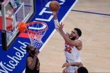 NBA: نيويورك يستهل مشواره في النهائي الشرقي بفوز صعب على كليفلاند