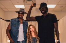 شائعات تربط شاكيرا بلاعب NBA