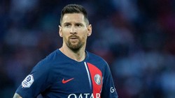 حزيران: ابراهيموفيتش يعلن اعتزاله كرة القدم، بنزيما يوقع مع الاتحاد السعودي لمدة ثلاث سنوات، ميسي يعلن انضمامه الى انتر ميامي، مانشستر سيتي يفوز بلقب دوري ابطال اوروبا