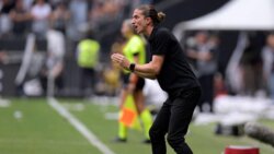 فيليبي لويس يقترب من تدريب باير ليفركوزن