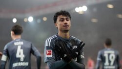 براون يشعل الصراع بين ارسنال وبايرن رغم عقبة فرانكفورت