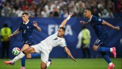 علي الحمادي.. من شوارع ليفربول إلى حلم المونديال