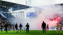 العاب نارية تصيب 5 مشجعين وتوقف مباراة في الدوري الهولندي