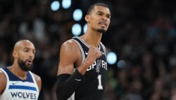 NBA: ويمبانياما يعود بقوة ويقود سبيرز لسحق تمبروولفز والتقدم 3-2 في السلسلة