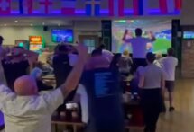 احتفالات جماهير اسكتلندا بخروج إنكلترا من كأس العالم تنتشر عالميًا
