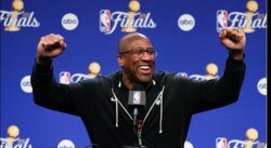 نجوم تابعوا المؤتمر الصحفي قبل المباراة الثالثة لنهائي NBA